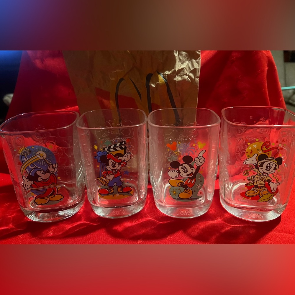 Vintage 2000 Collectible Disney Mickey Mouse Glass Set